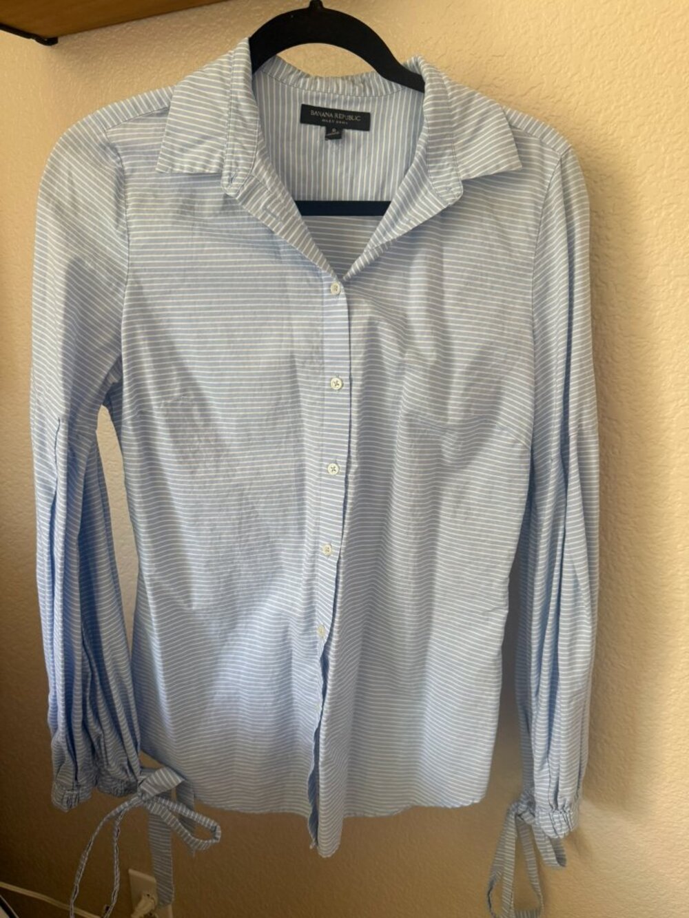 Banana Republic Riley Shirt Blue & White Stripe Tie-Sleeve Button-Down, Size 8
